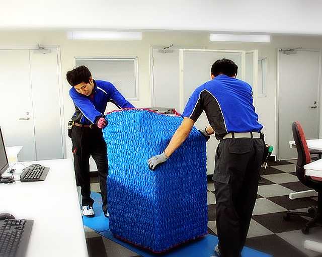 大型製品の取扱いは弊社社員と一緒に行います。